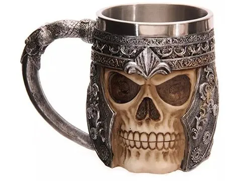 3 Boyutlu Kasklı Kuru Kafa Tasarımlı Kupa Bardak