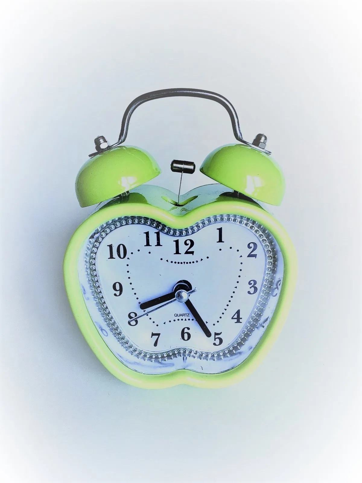 Kalp Şeklinde Dekoratif Çalar Masa Saati Yeşil