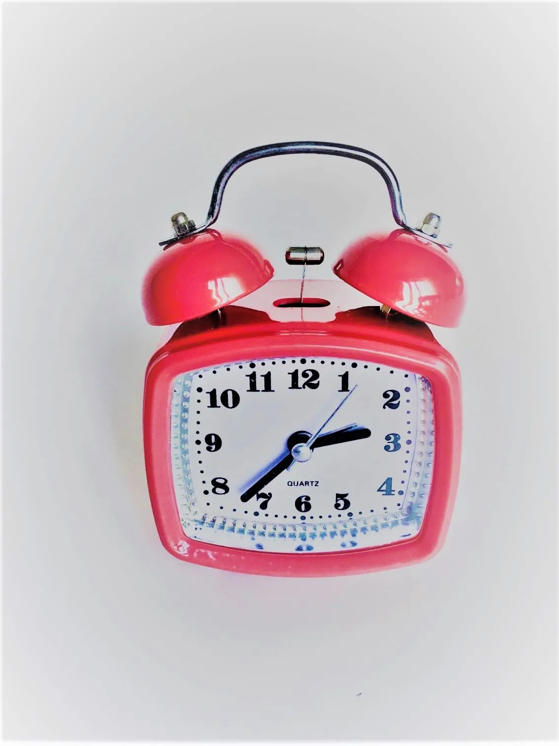 kare-dekoratif-calar-masa-saati-kirmizi-9343.jpg