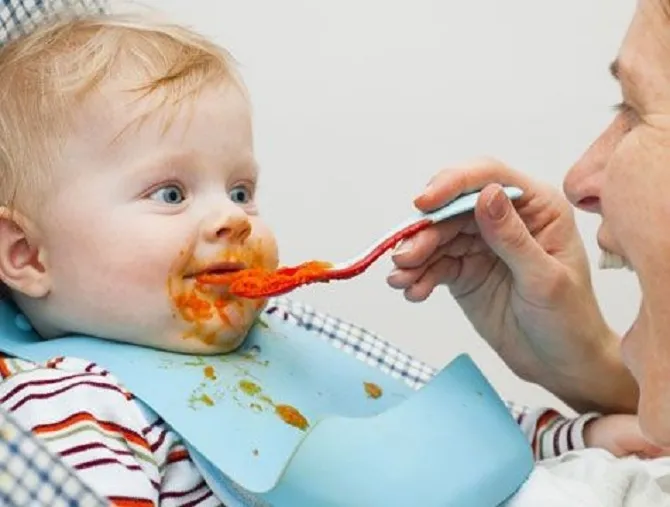 Silikon Hazneli Bebek Mama Önlüğü - Renk MAVİ