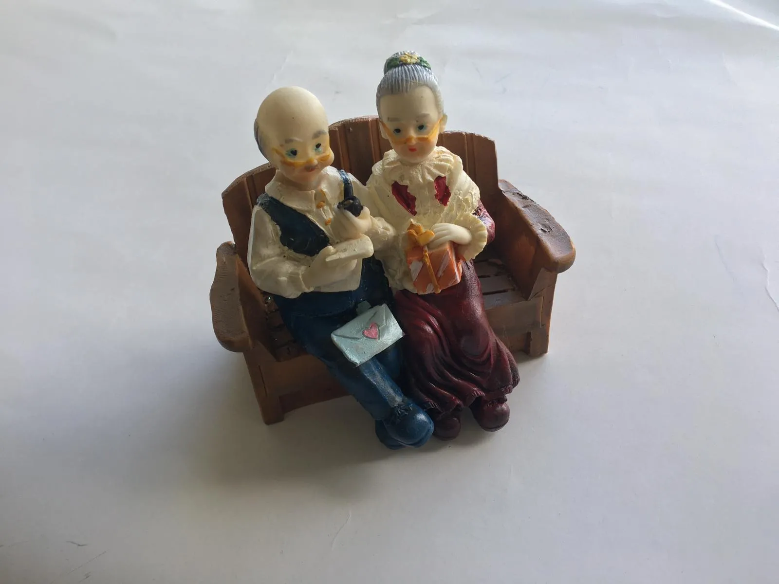 Tayfun Bankta  Oturan Sevimli Dede Nine biblosu